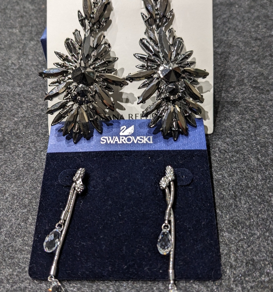New Never worn! Bundle of 2 earrings